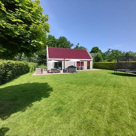Wellnesshuis Met Hottub, Ligbad En Grote Tuin Villa Tzummarum Exterior foto