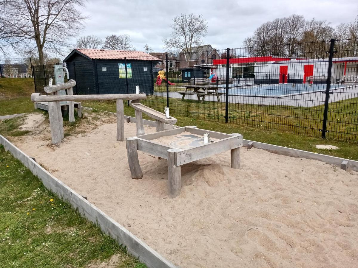 Wellnesshuis Met Hottub, Ligbad En Grote Tuin Villa Tzummarum Exterior foto