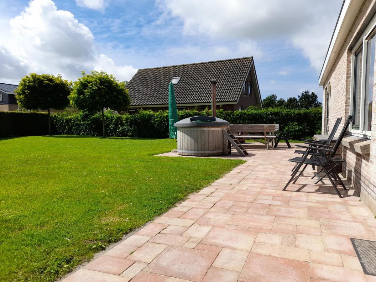 Wellnesshuis Met Hottub, Ligbad En Grote Tuin Villa Tzummarum Exterior foto
