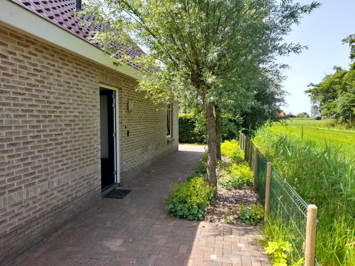 Wellnesshuis Met Hottub, Ligbad En Grote Tuin Villa Tzummarum Exterior foto